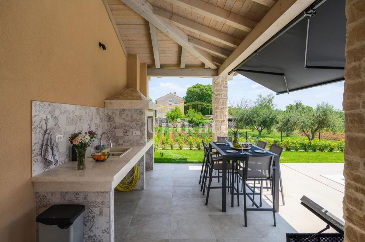 Vila z dvema stanovanjski enotama - pogled na morje